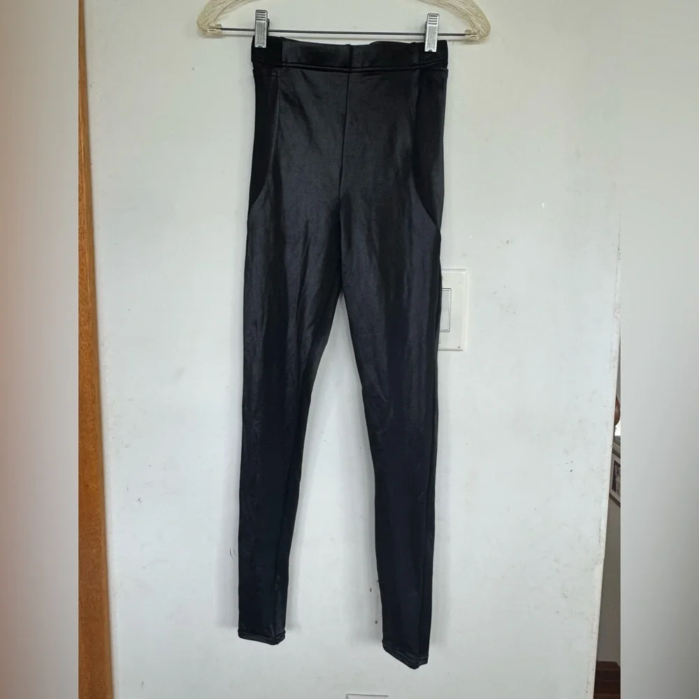 Blackmilk Wet Look High Waisted Pocket Black Leggings Small - Picture 9 of 11